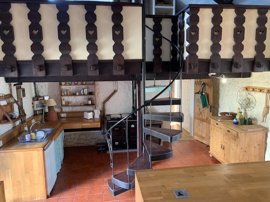 Stunning Barn Conversion On A Family Run Farm Llanfynydd Экстерьер фото